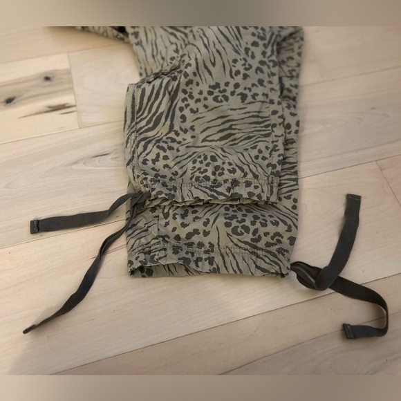 London Jean Cotton Cargo Style Capris 2 - Picture 15 of 16